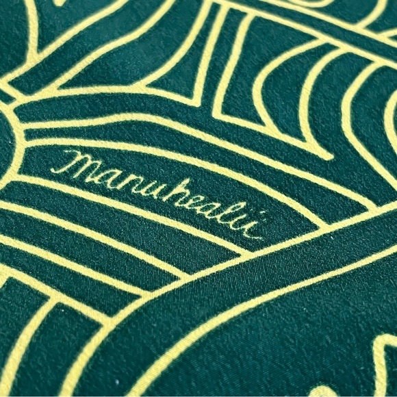 Authentic Manuhealii Caftan in bold green and yellow. Resort, cruise, tropical - Picture 4 of 8